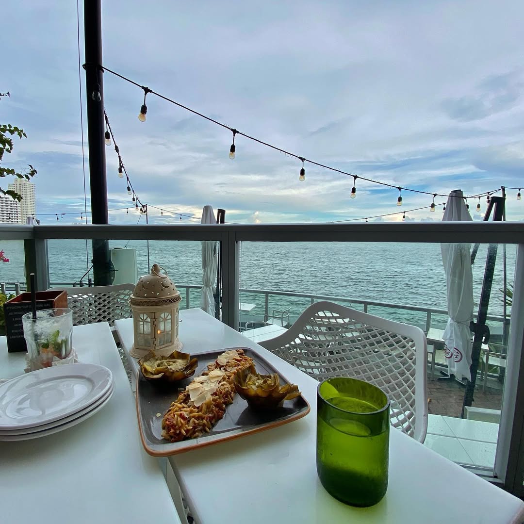 Magic Miami in Miami, FL, USA - Travel photography by Rohan Goel