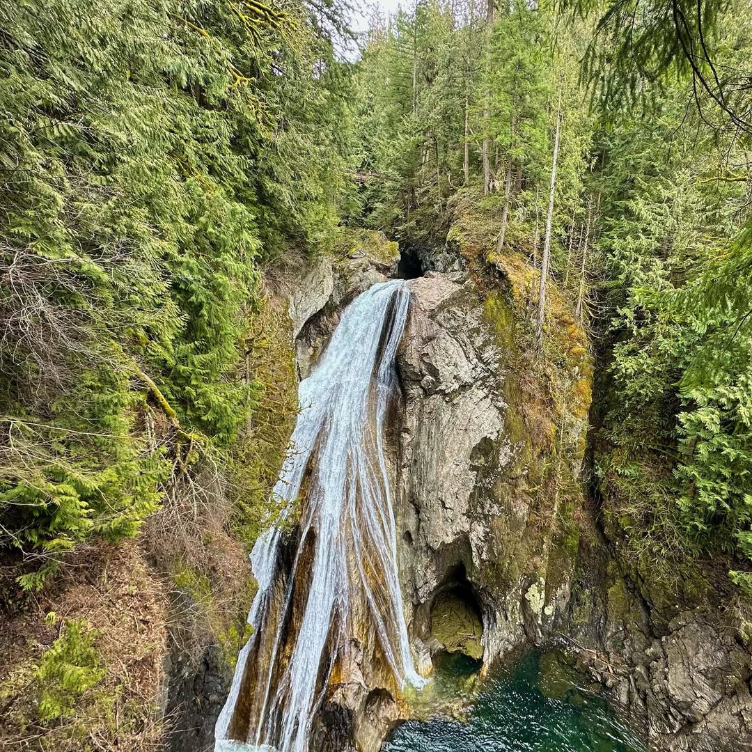 Tall Twin Falls in Twin Falls State Park, USA - Travel photography by Rohan Goel