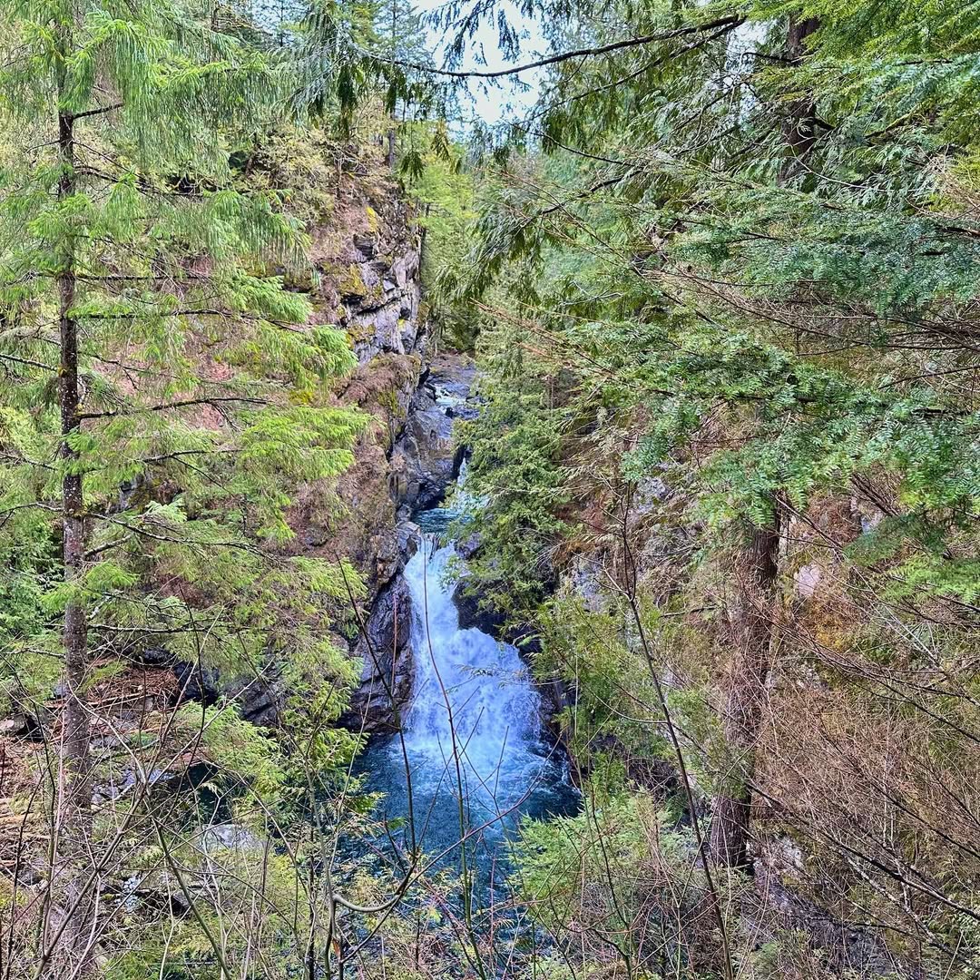 Tall Twin Falls in Twin Falls State Park, USA - Travel photography by Rohan Goel