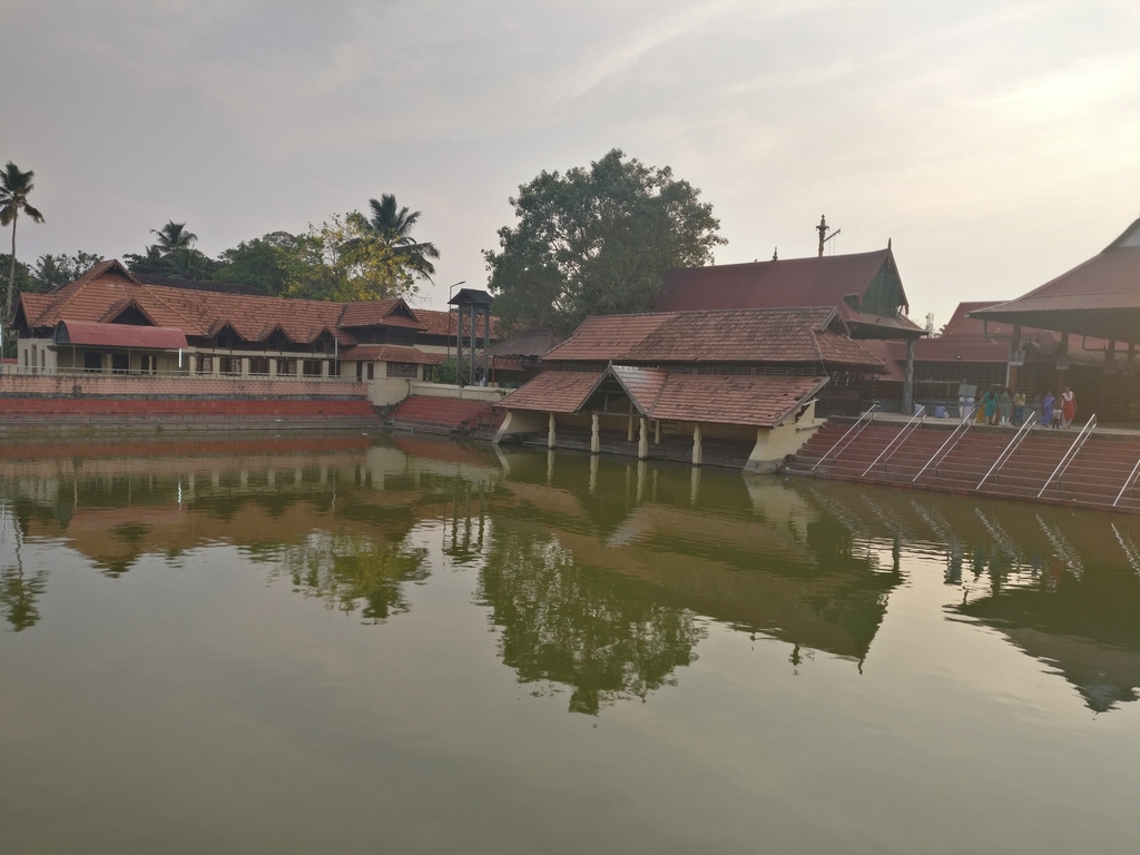 Backwaters at Alleppey. Alleppey + Kochi. MemExp Blog