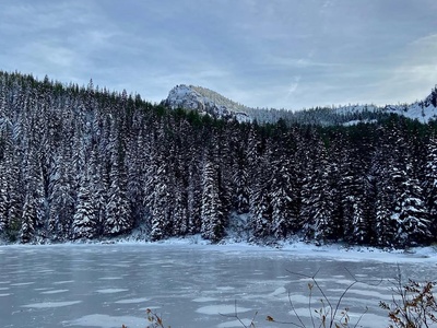 Marvelous Mirror Lake in Mirror Lake, OR, USA