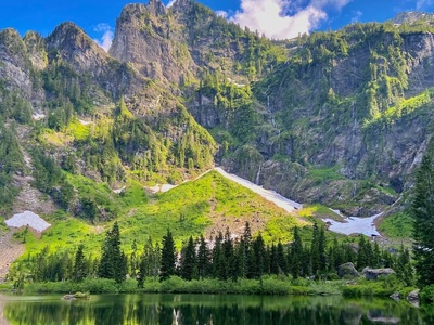 Hiking Heather Lake in Heather Lake, USA