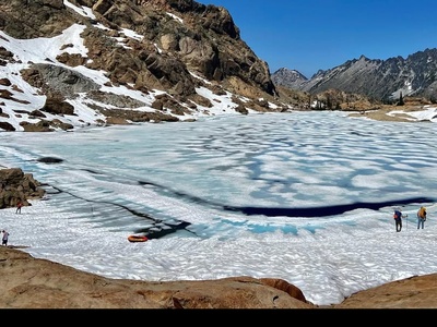 Icy Lake Ingalls in Lake Ingalls, USA