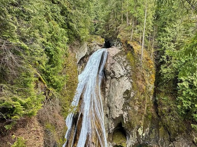Tall Twin Falls in Twin Falls State Park, USA
